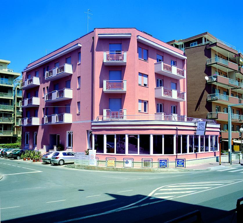 Hotel Corallo Pietra Ligure Bagian luar foto
